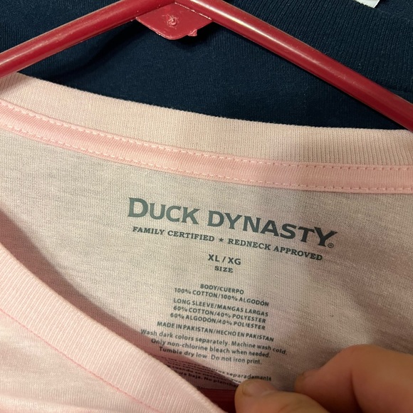 Womens XL Duck Dynasty long sleeved pink T-Shirt with gray sleeves ! - Picture 2 of 3